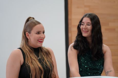 Sina Maier und Leah Westphal moderierten die Abschlussfeier